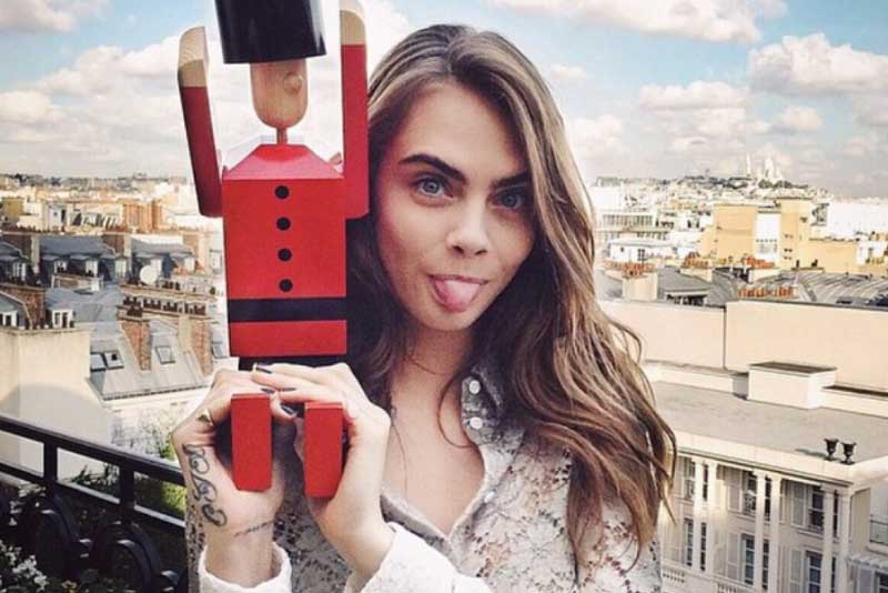 Cara Delevingne tonalità cenere